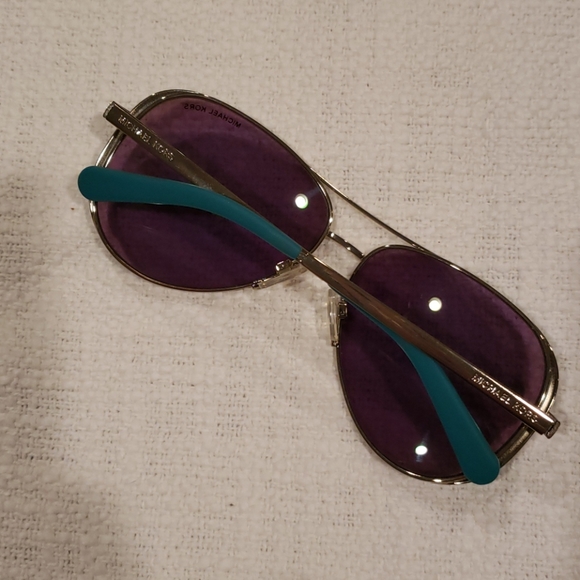 MICHAEL KORS "CHELSEA" MIRRORED AVIATOR SUNGLASSES - Picture 5 of 8